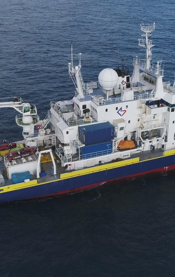 Oceanographic vessel