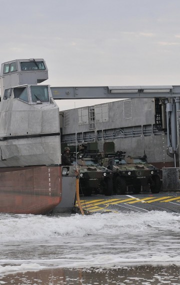 Amphibious landing craft